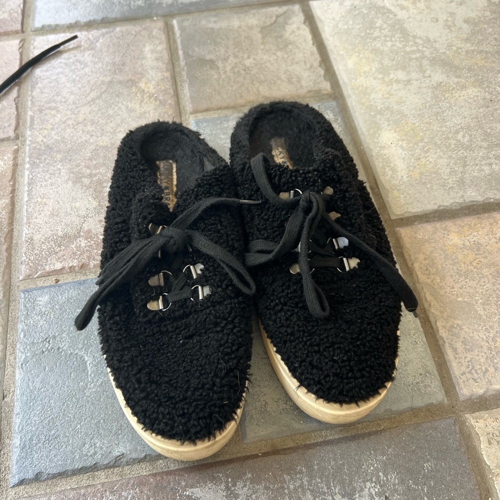 Lucky Brand Boucle Slides